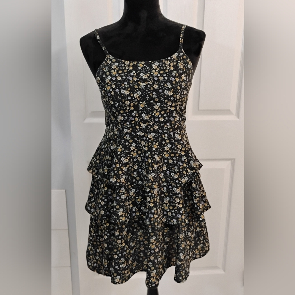 Excellent! Women's Size S Almost Famous Black Floral Tiered Summer Mini Dress